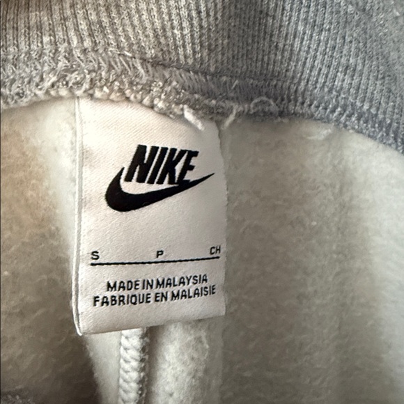 Nike Women’s Light Gray Sweatpants - Picture 4 of 7